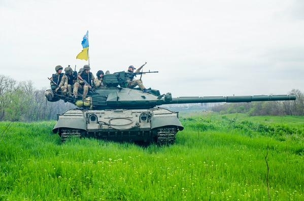 Каждый третий житель Украины поддержал бы военное решение конфликта на Донбассе