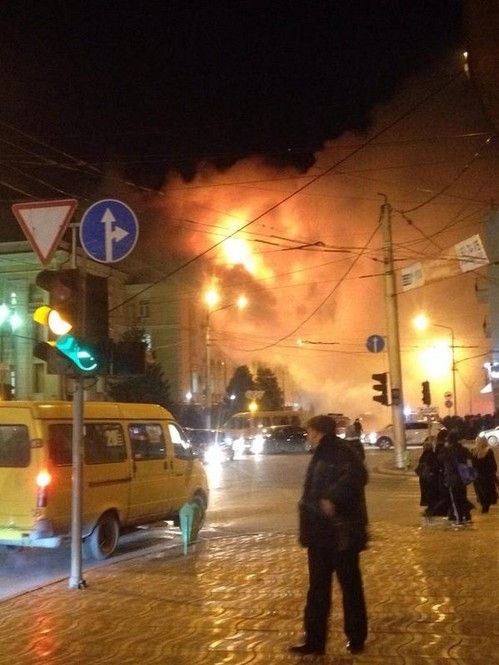 В столице Дагестана горит здание управления ФСБ России, - фото, видео