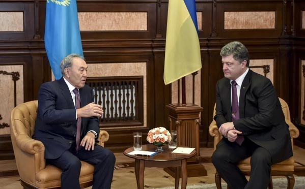 Назарбаєв запевняє, що Порошенко готовий до компромісів по Донбасу