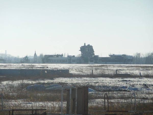 У аеропорту Донецька знищено злітно-посадкову смугу, - штаб АТО