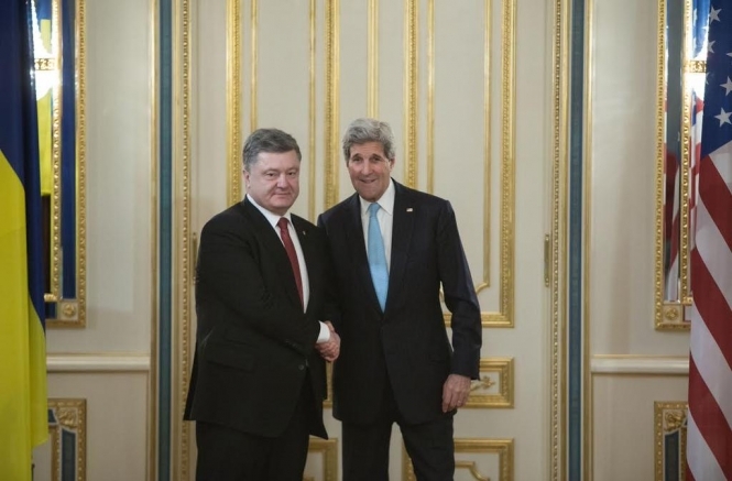До Києва Керрі прибув не з порожніми руками: Порошенко дякує США за всеосяжну економічну підтримку