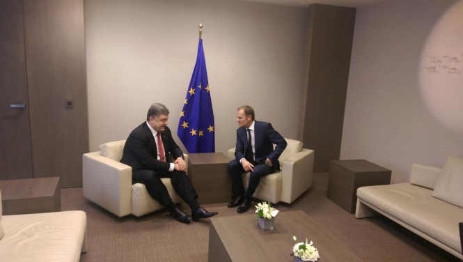 Порошенко і Туск обговорили розміщення миротворчої місії ЄС на Донбасі