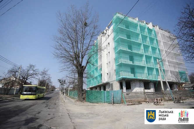 Во Львове впервые демонтировали незаконную многоэтажку