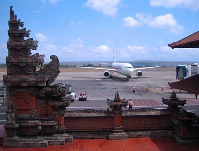В Индонезии пьяный пассажир пытался захватить самолет