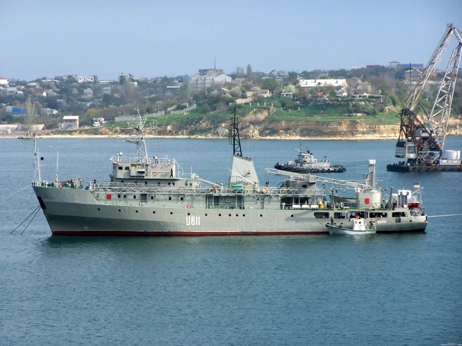 У Чорне море увійшов корабель з подарованими США катерами для ВМС України