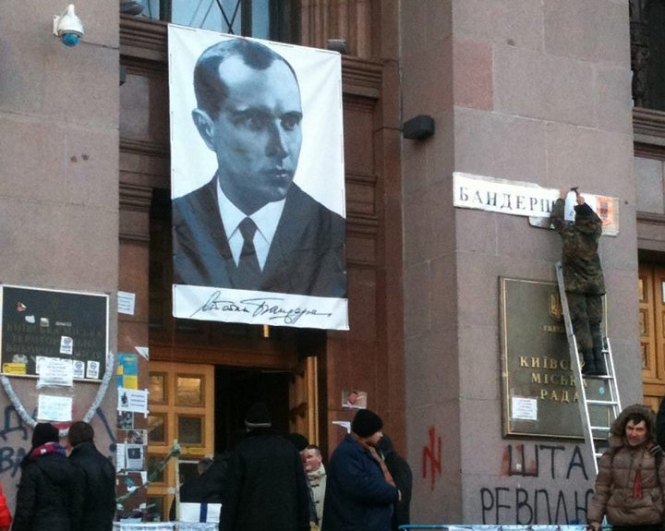 В Киеве проведут общественные слушания о переименовании улиц на Бандеры и Шухевича
