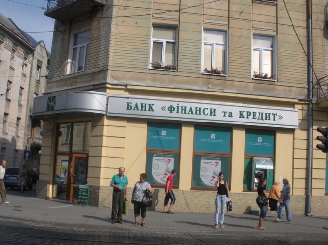 Украинские банки продолжают закрывать крымские отделения 