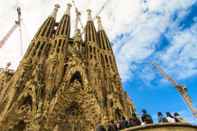 Барселона планує підняти податок для туристів: €4 за ніч
