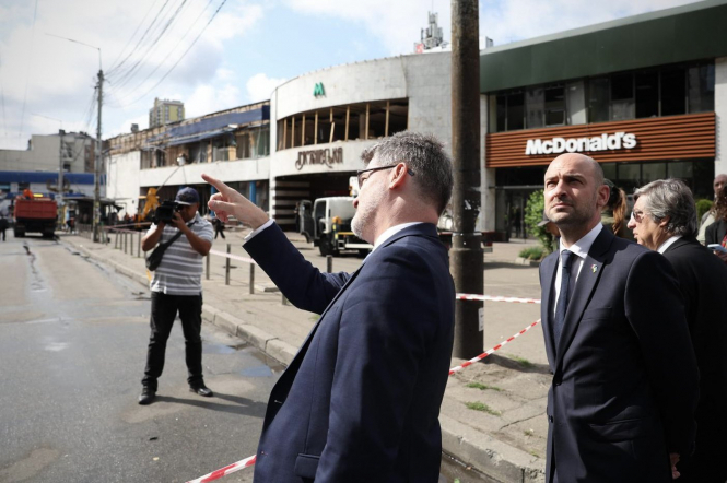 Ми продовжимо тиснути на путіна – глава МЗС Франції
