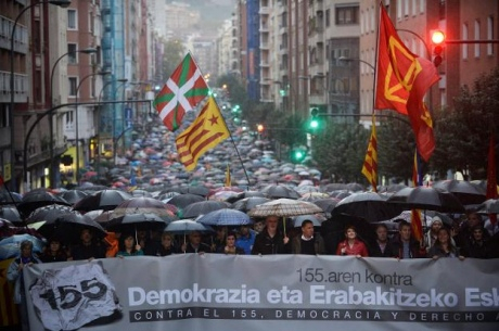 В Стране Басков тысячи людей вышли на митинг, требуя освободить лидеров Каталонии