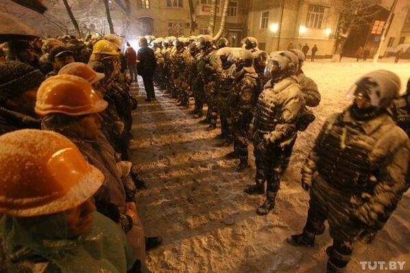 На вулиці Лютеранській біля Адміністрації Президента зняли кордон міліції 