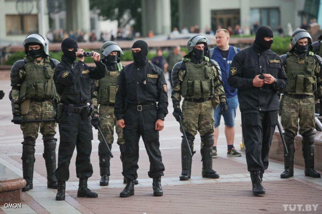 Білоруські силовики зможуть використовувати бойову зброю проти протестувальників