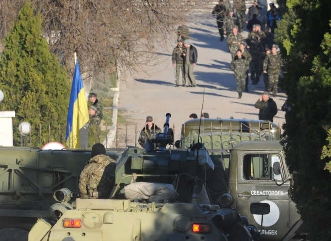 Сьогодні 400 українських військових колоною вирушать з Криму на материк