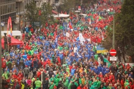 Близько 100 тисяч людей вийшли на протести в Брюсселі, - фото