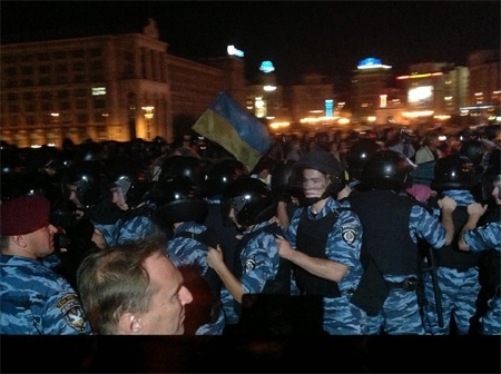 Міліціонери кажуть, що журналісти, на яких вночі напали на Майдані, самі винні