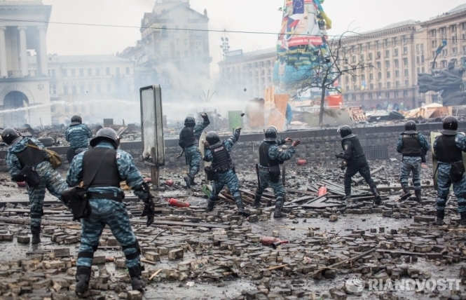 Під судом у справі розстрілів на Майдані невідомі побили чоловіка