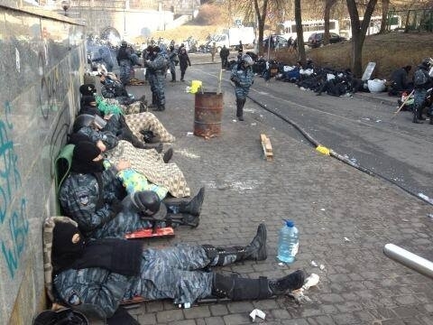 МВД отчитывается о десятом милиционере, погибшем во время столкновений в Киеве