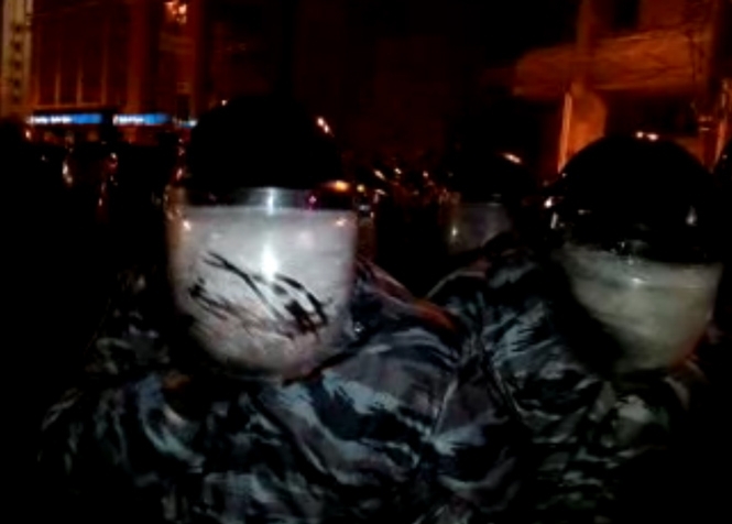 В Ровно активисты штурмуют базу 