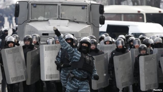 Міліціонери примотують до світлошумових гранат бруківку, щоб було більше поранених, - медики Євромайдану