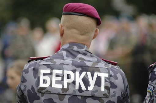 Киевский полицейский вывесил шеврон 