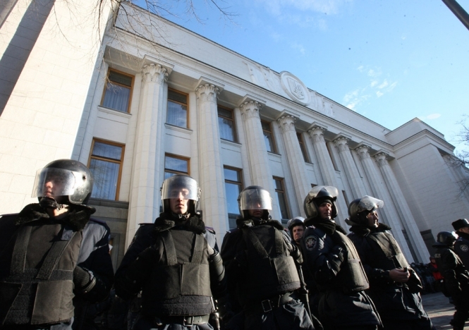 Сегодня в Киеве может быть введено чрезвычайное положение - СМИ 
