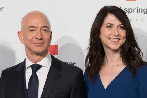 Дружина власника Amazon після розлучення може стати найбагатшою жінкою світу, - Bloomberg
