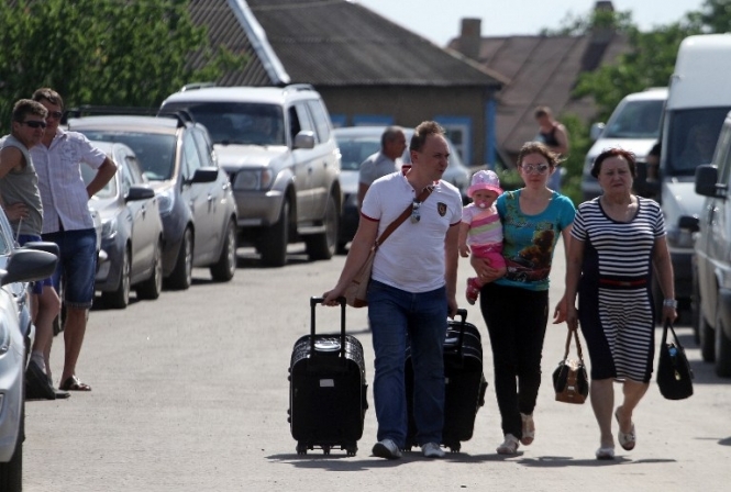 Переселенці з Донбасу зможуть проголосувати за спрощеною процедурою, - Яценюк