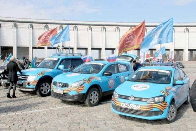 Росіяни на німецьких авто з георгіївськими стрічками в'їхали у Польщу