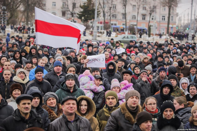 Белорусы продолжают протестовать против 
