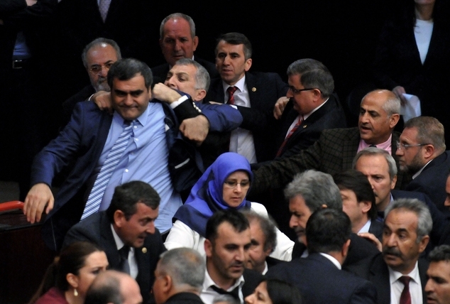 В турецком парламенте произошла массовая драка, - ВИДЕО