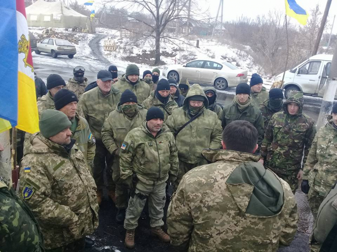Блокувальники Донбасу кажуть, що за конфліктом у Кривому Торці стоїть поліція та МВС