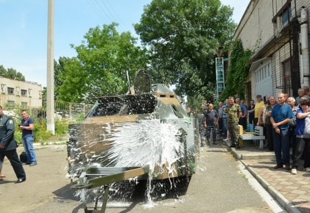 Николаевский бронетанковый завод передал пограничникам передвижной блокпост, - фото