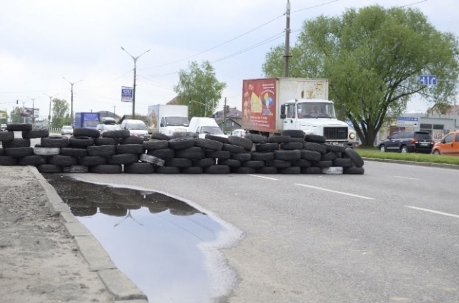 На въездах во Львов работают блокпосты