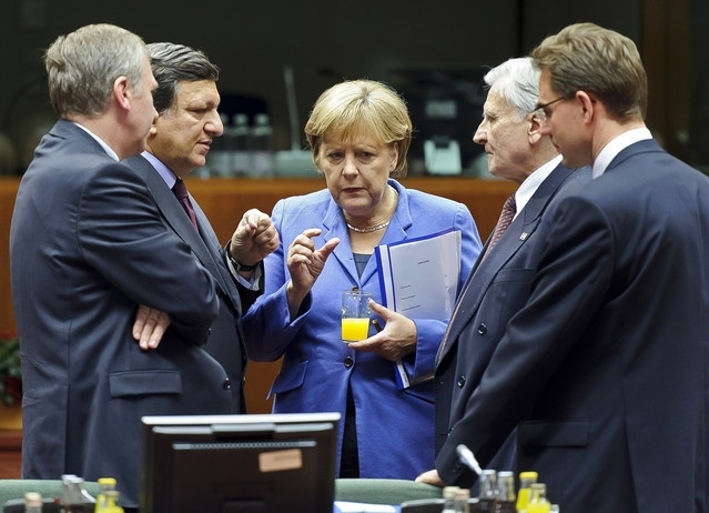 Криза євро: поки європейські лідери сплять, Європа наближається до розпаду