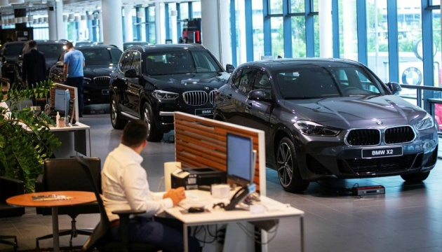 Mercedes та BMW штучно створять дефіцит для збереження високих цін — ЗМІ