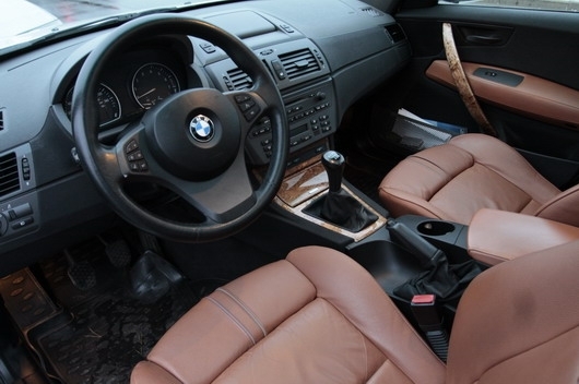 BMW ввела плату за підігрів сидінь в уже проданих авто