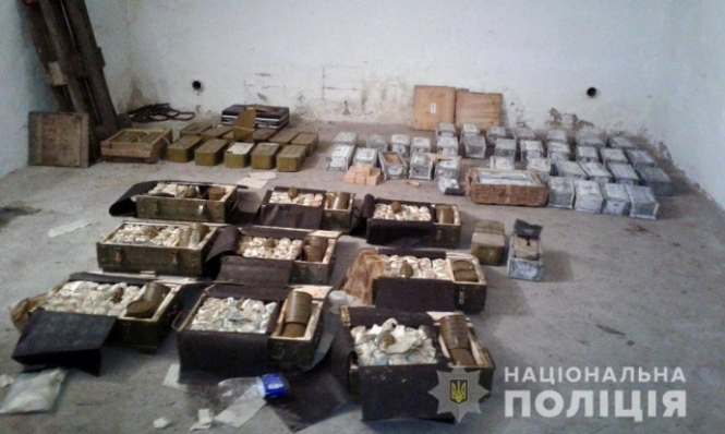 На Чернігівщині військовий пенсіонер набив гараж боєприпасами