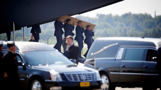 В Голландии опознали тела еще шестерых жертв, которые летели на малайзийском 