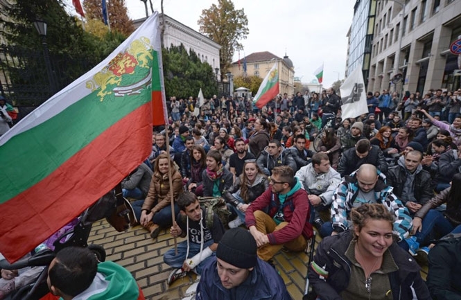 "Уряд, йди геть": болгарські студенти протестують під парламентом