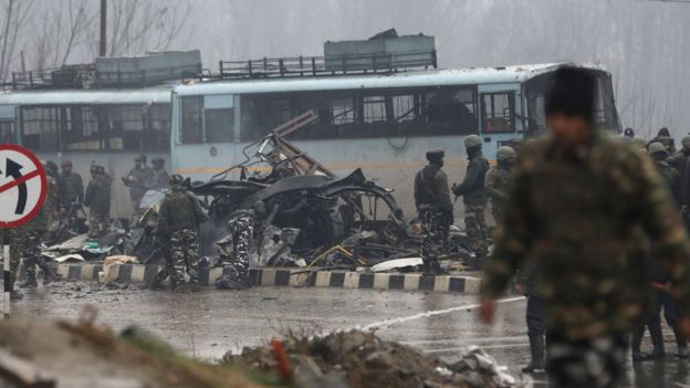 В Индии боевики атаковали колонну военных: не менее 40 погибших