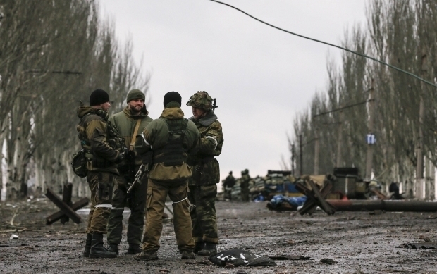На Донбассе мирные жители избили двух военных из РФ