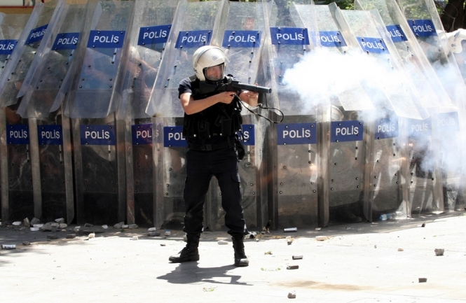 Черговою жертвою заворушень у Туреччині став поліцейський