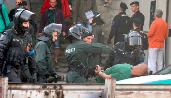 Правоохоронці затримали 140 учасників антимігрантського мітингу в Братиславі