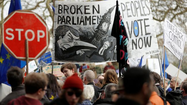 В Лондоне протестуют тысячи сторонников Brexit