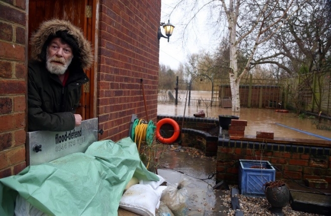 Британский премьер извинился перед страной за слишком медленную ликвидацию последствий наводнения
