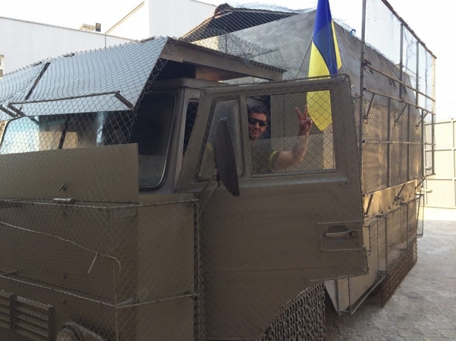 Правоохранители в Луганске изготовили бронемашину на базе 
