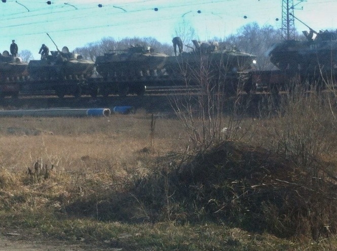 Російську бронетехніку підтягують до кордону з Харківщиною