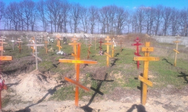 Искатели пропавших майдановцев обнаружили в Броварах безымянные могилы