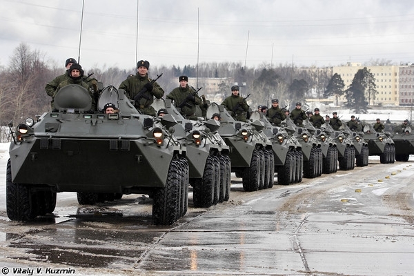 Росія забрала частину української військової техніки собі на парад