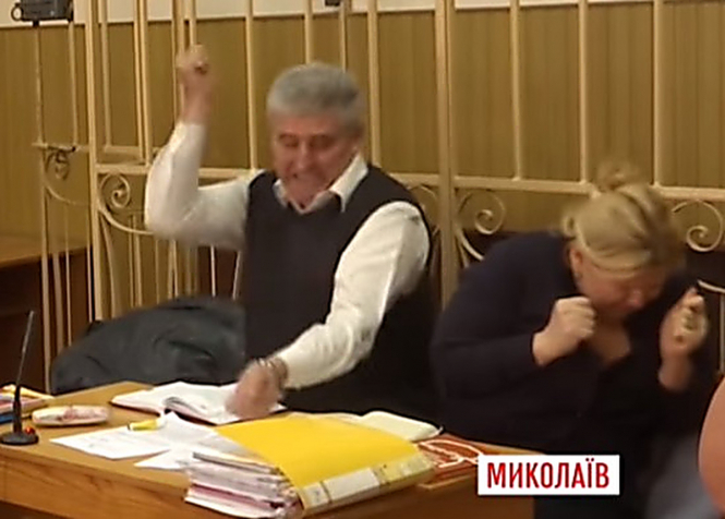 Одеський суддя Буран намагався поранити себе авторучкою в суді, - ВІДЕО